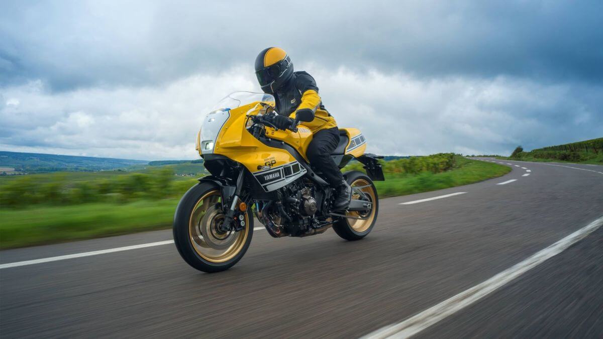 XSR900 GP イエロー即納可能です！